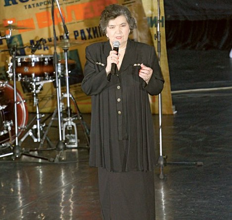 Флүрә Сөләйманова