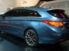 Hyundai_i40_wagon_(rear_quarter)