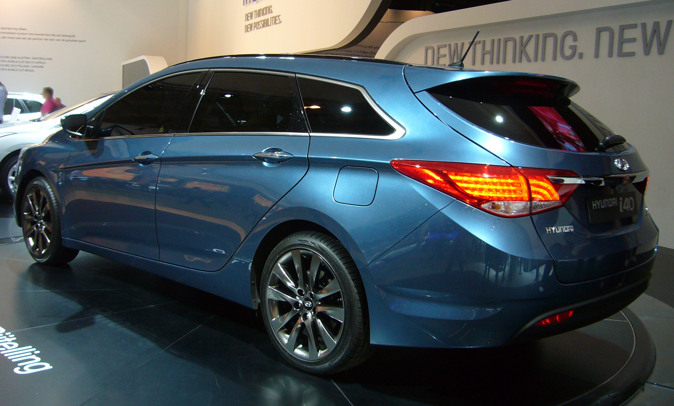 Hyundai_i40_wagon_(rear_quarter)