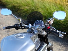 Yamaha_MT-01_-_2006_model_-_handlebar