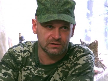 Aleksey_Mozgovoy_discusses_military_matters,_Aug_7,_2014