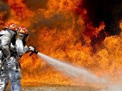 firefighters-115800_640