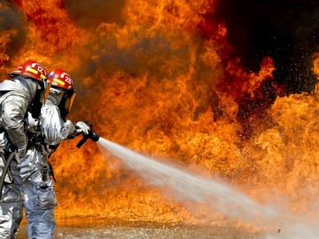 firefighters-115800_640