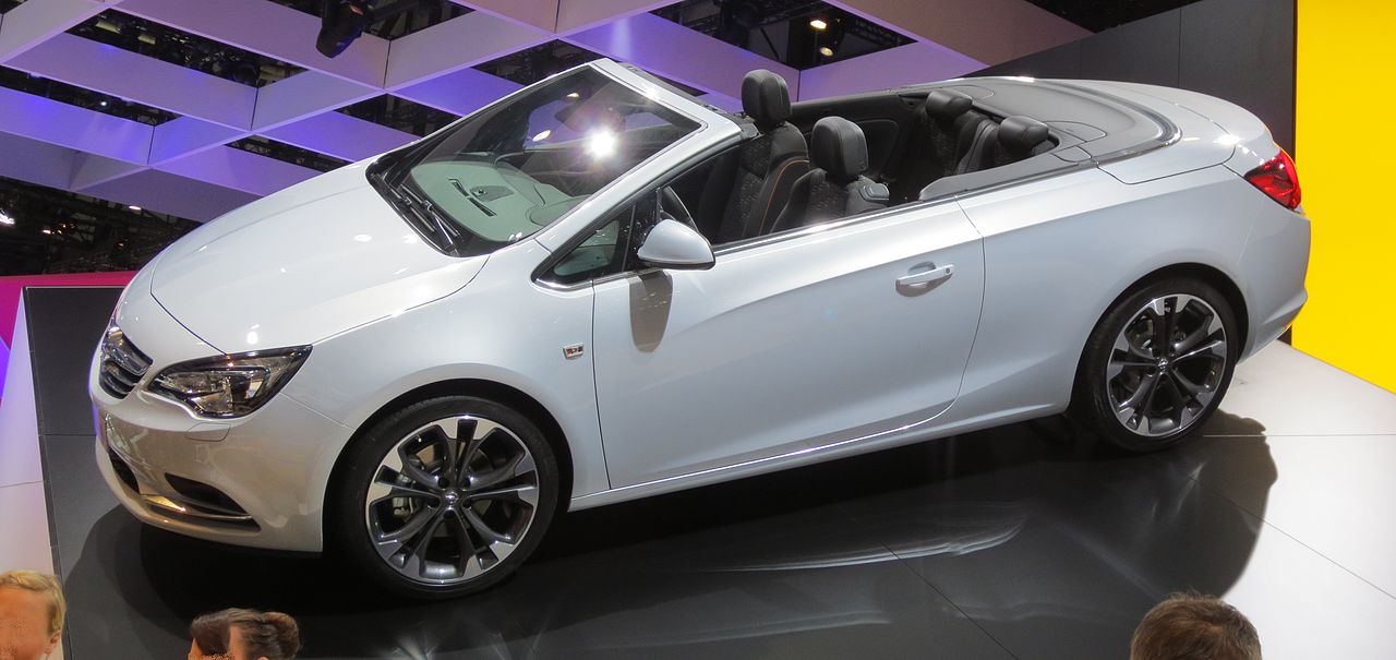 1280px-Opel-Cascada_Front-Open