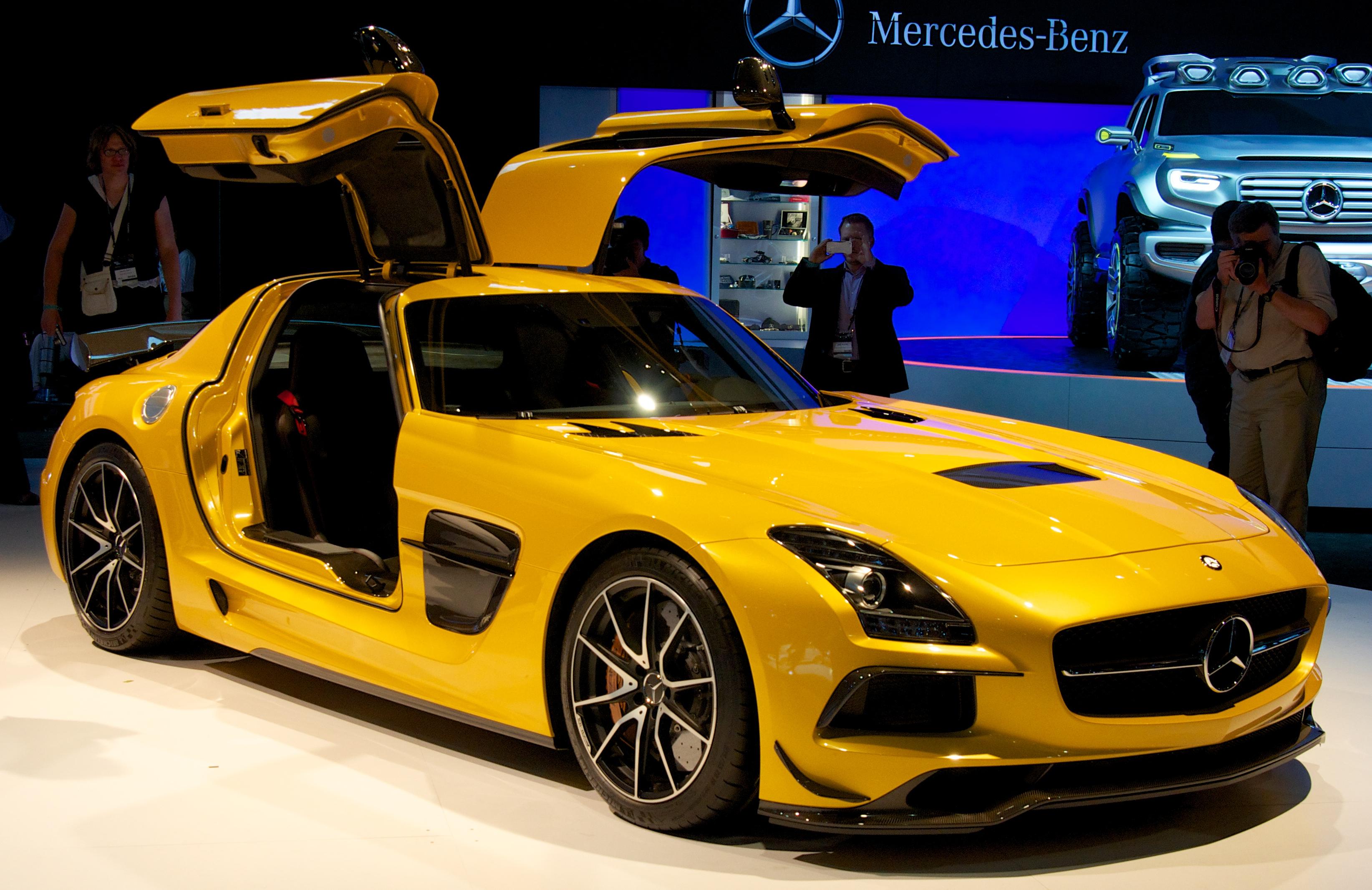 Mercedes_Benz_AMG_SLS_Black