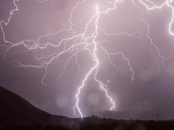 lightning-399853_640