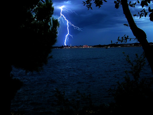 lightning-597257_640