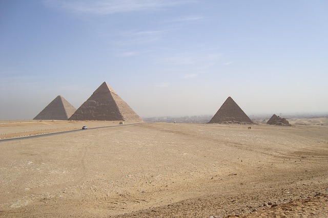 pyramids-685189_640