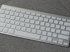 Apple-wireless-keyboard-aluminum-2007