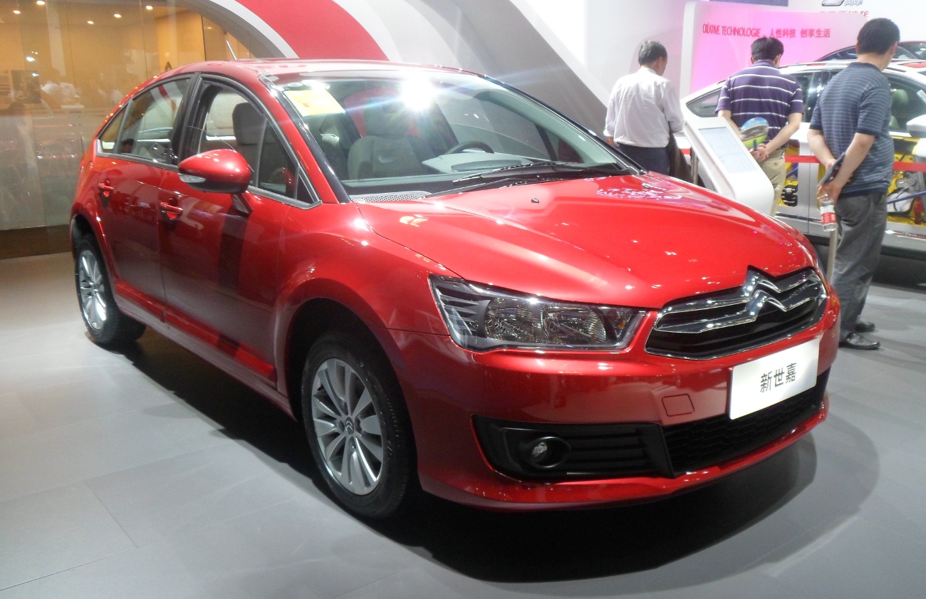 Citroën_C-Quatre_hatch_facelift_Auto_Chongqing_2012-06-07