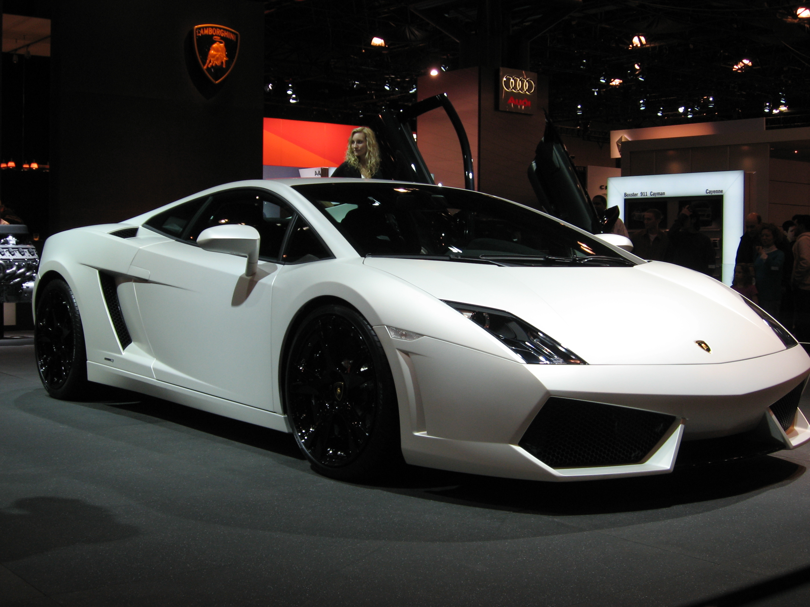 Lamborghini_Gallardo_LP560-4_(Front-Right)