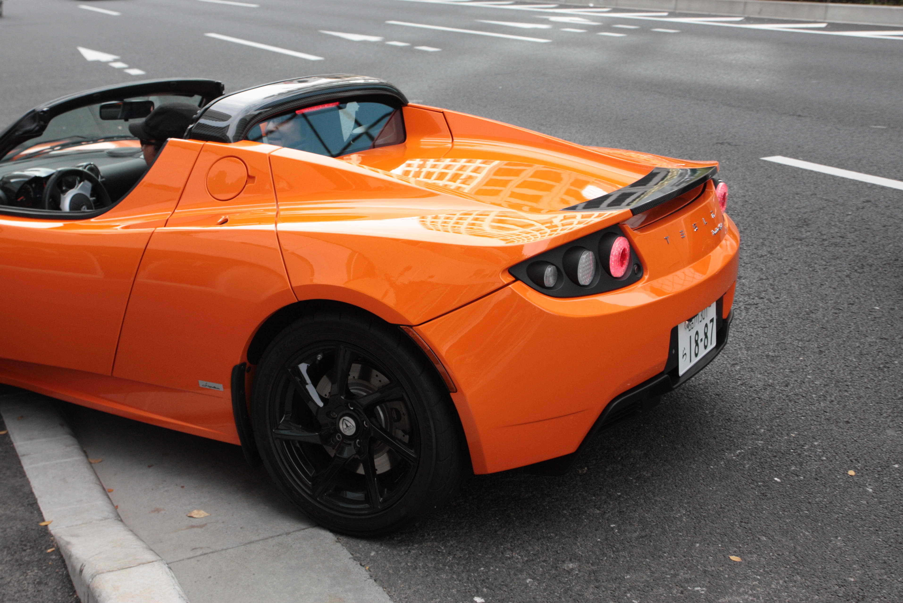 Tesla_Roadster_rear_side