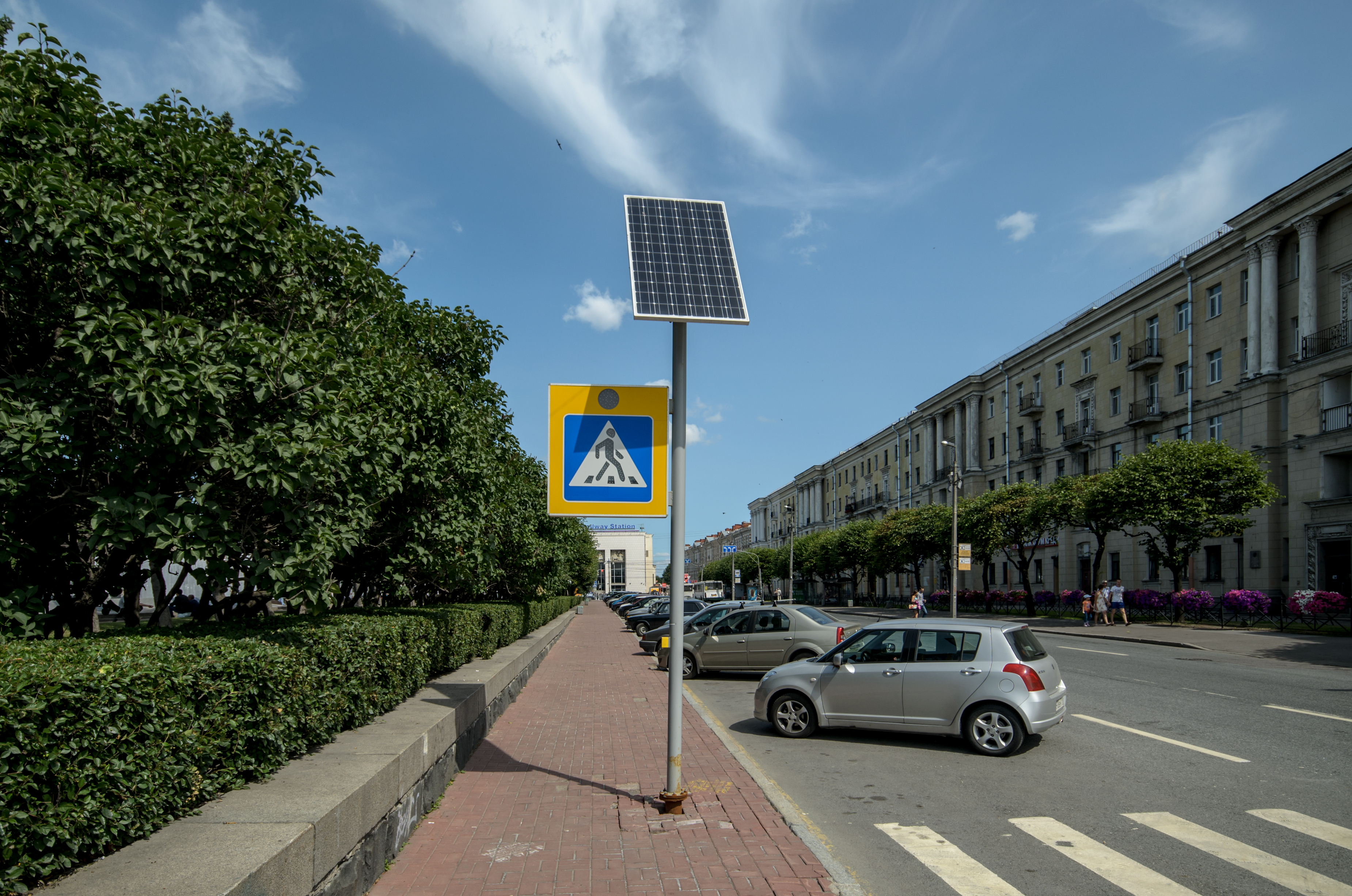 Crosswalk_with_solar_battery_SPB