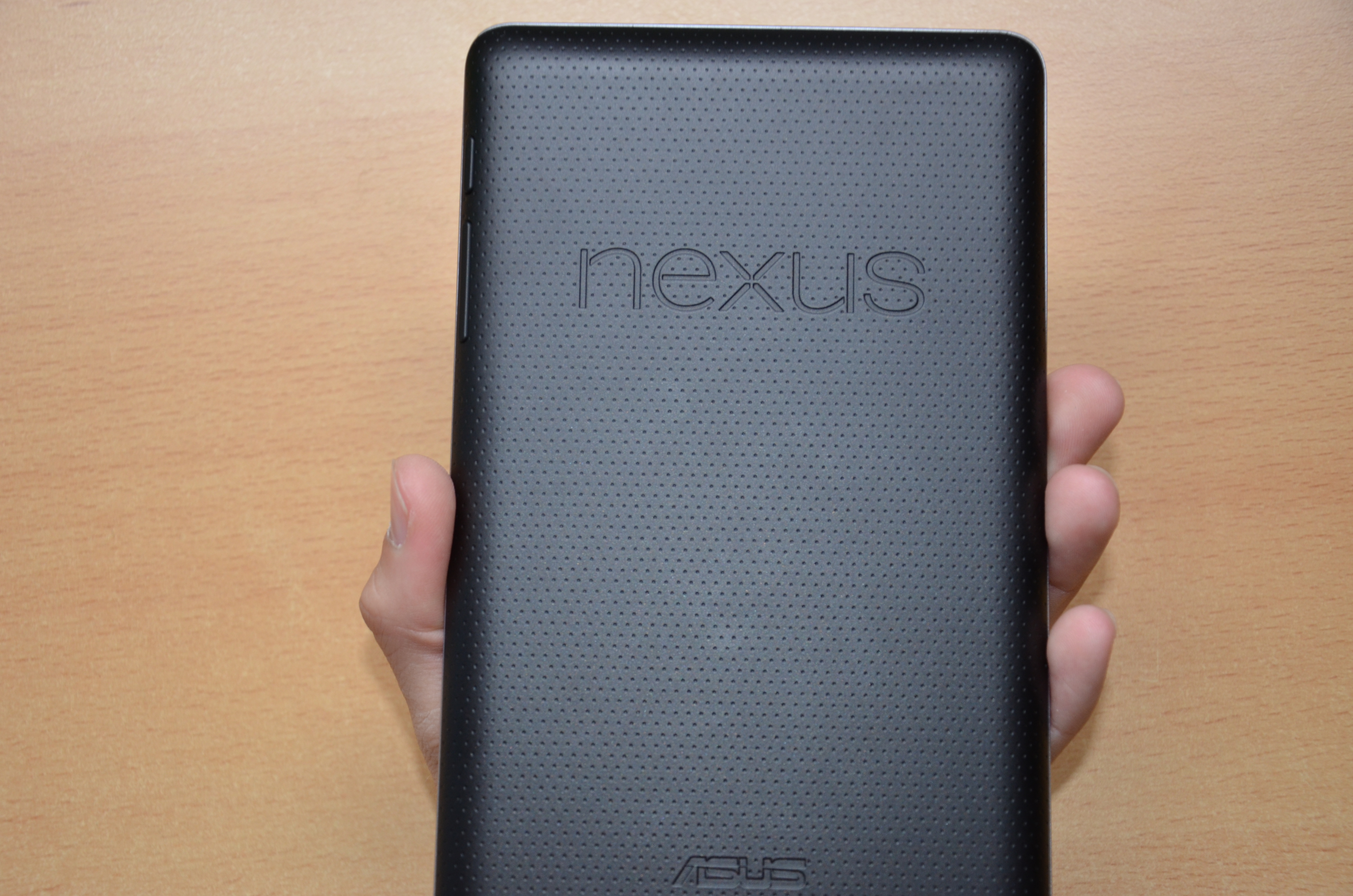 Google_Nexus_7_Back