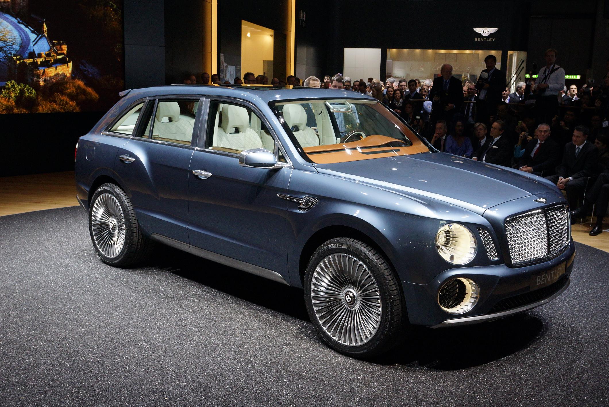 2012_Geneva_Motor_Show_-_Bentley_EXP_9F_(6849198218)