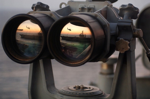 binoculars-67535_640