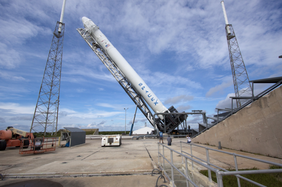 SpaceX в третий раз попробует с помощью ракетоносителя Falcon-9 вывести на орбиту спутник связи